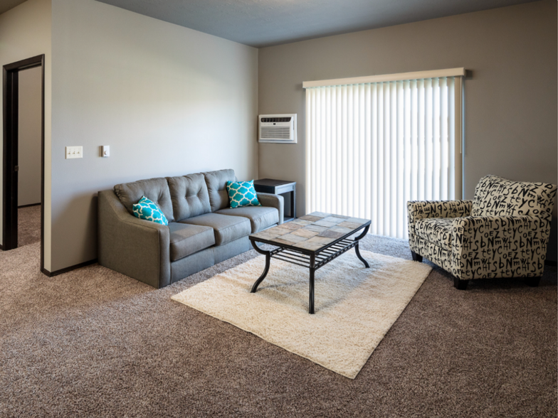Building Photo - Hillcrest Village Apartments & Townhomes