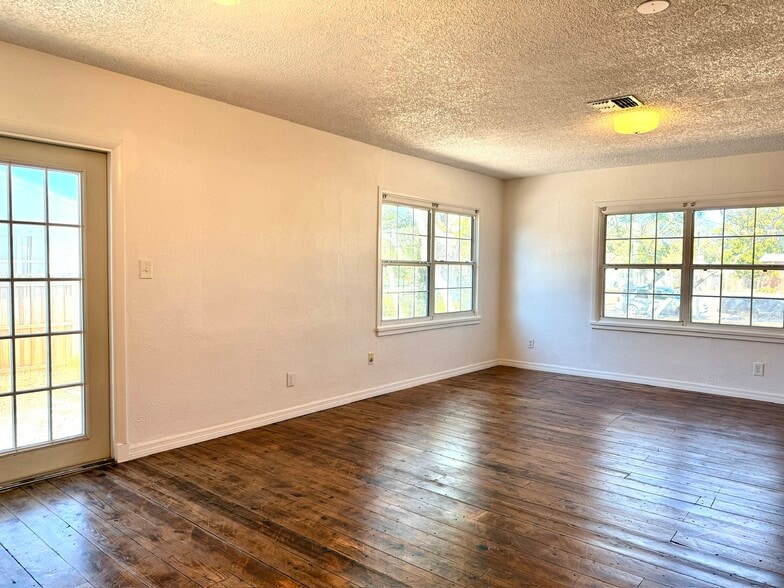 Building Photo - 7220 1st Ave N