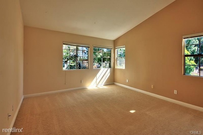 Building Photo - 3 br, 3 bath Townhome - 12650 Homestead