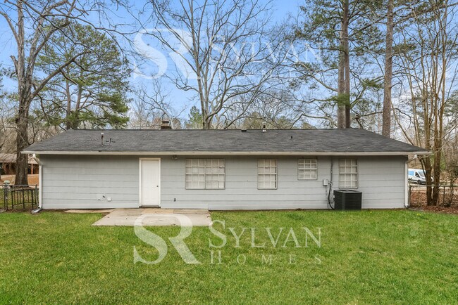 Building Photo - Lease today! No extra charge for contentme...