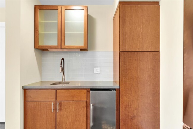Building Photo - 3,400 SQFT CONDO IN DOWNTOWN CHAMPAIGN W/ ...