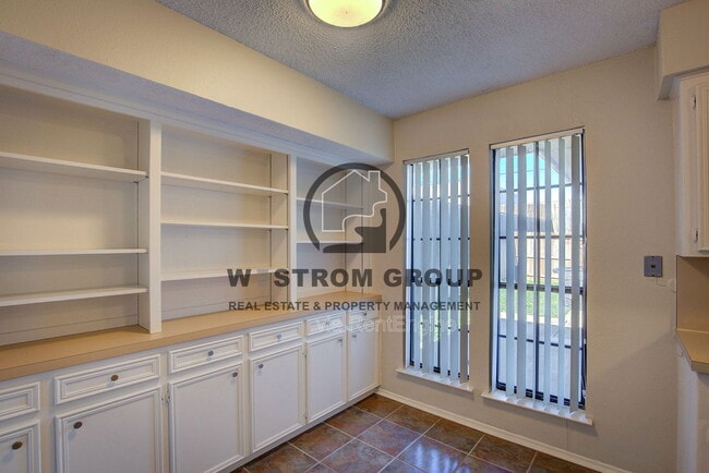 Building Photo - 6452 Waverly Way