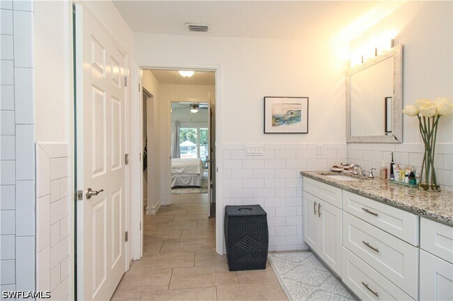 Building Photo - 721 Logan Blvd S