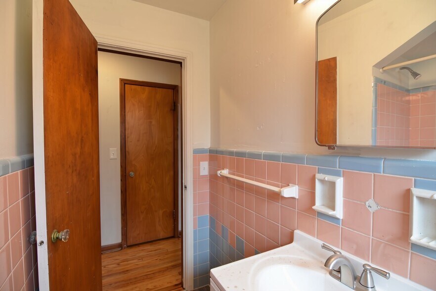 Building Photo - 6834 Park Ave