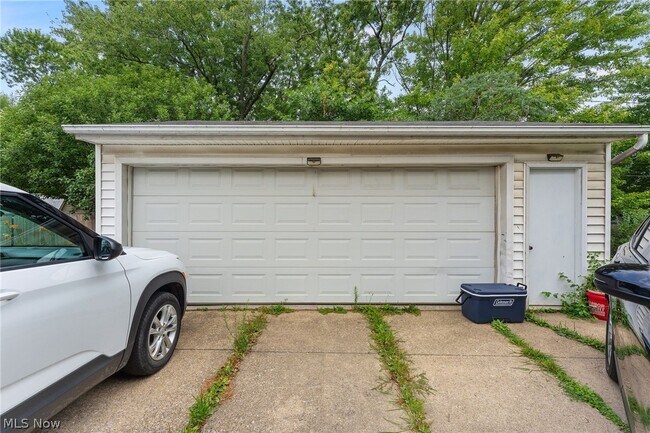 Building Photo - 14220 Triskett Rd