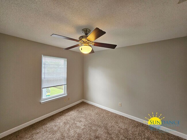Building Photo - 515-C Landview Drive