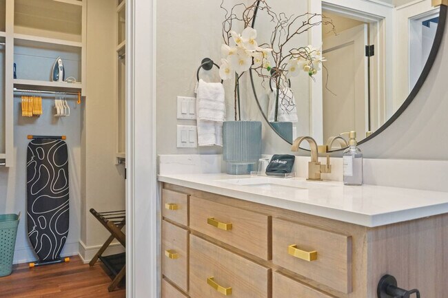 Building Photo - 225 W 1st St