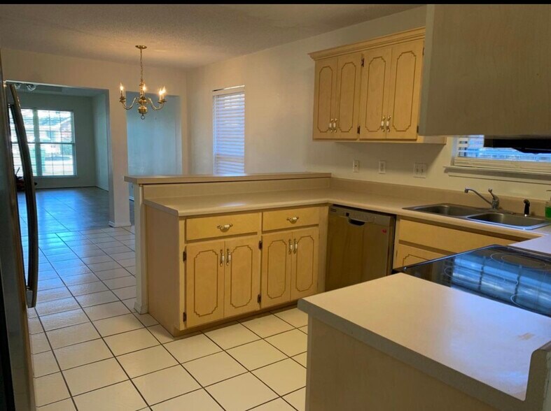 Building Photo - 4550 Barrington Ln