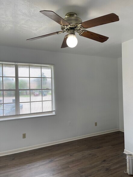 Building Photo - 1205 Vinyard Ct