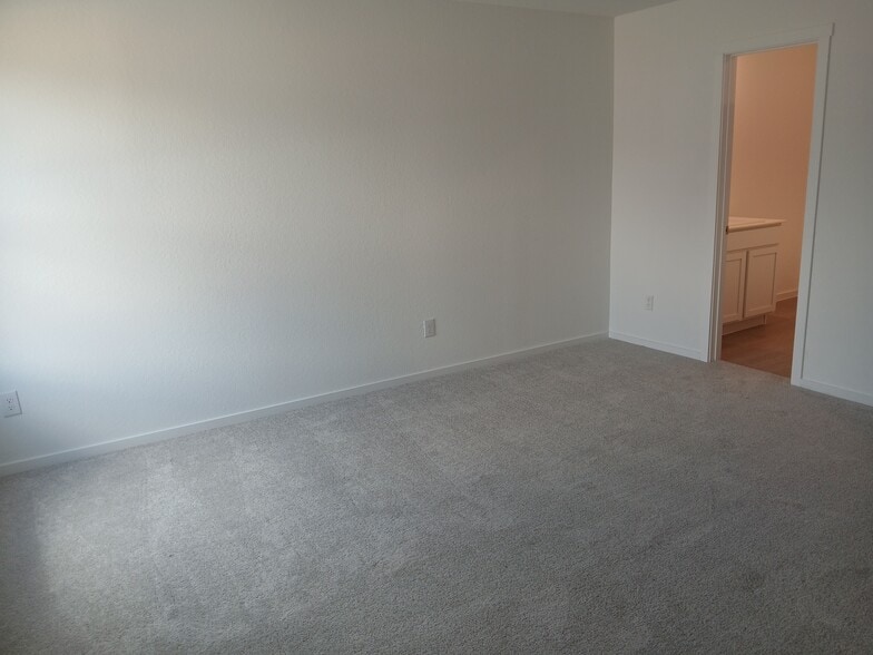 Building Photo - 159 Wolf Crest Blvd