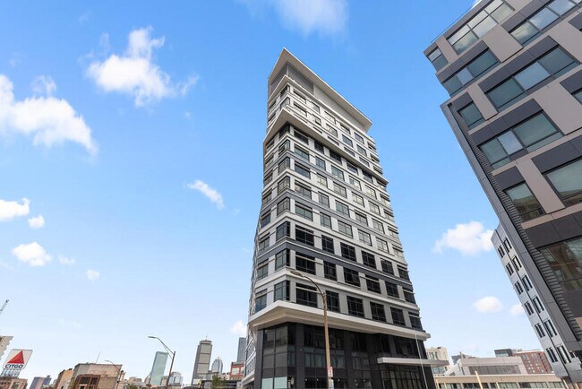 Building Photo - 677 Beacon St