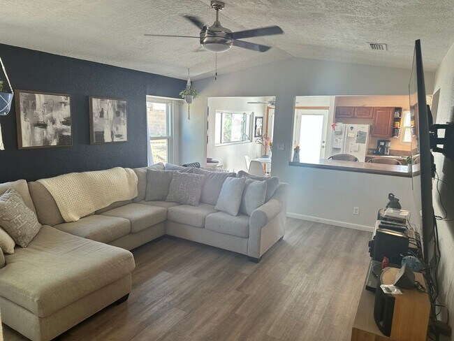 Building Photo - RIO RANCHO-VISTA HILLS