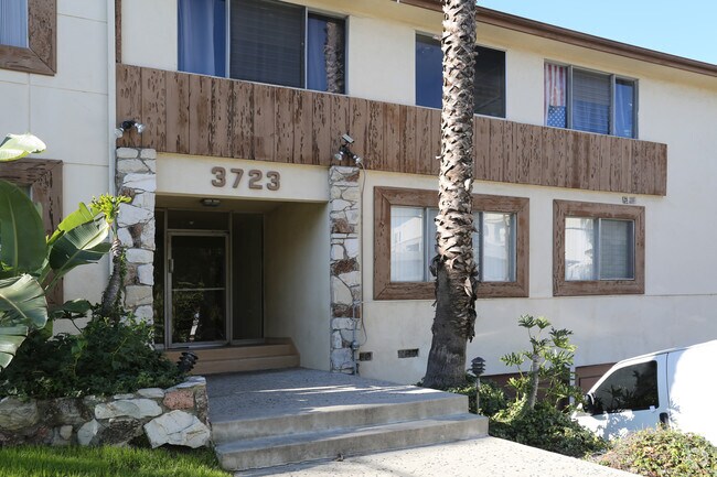 3723 Clarington Ave - c3723