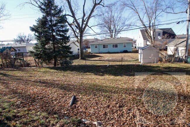 Building Photo - Fully updated 5 bd/ 2 Ba Home