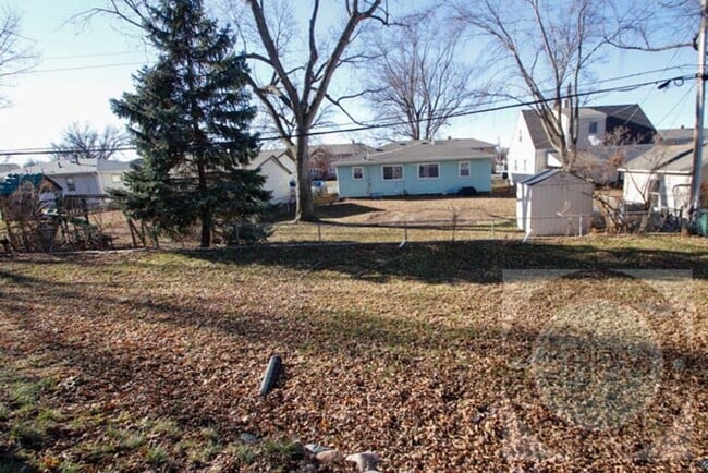 Building Photo - Fully updated 5 bedroom, 2 bathroom house