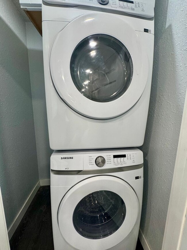 Building Photo - KENAI RANCH!