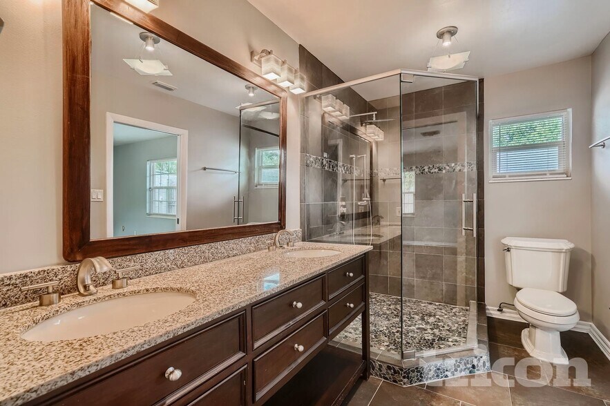 Building Photo - 3817 19th Ave N