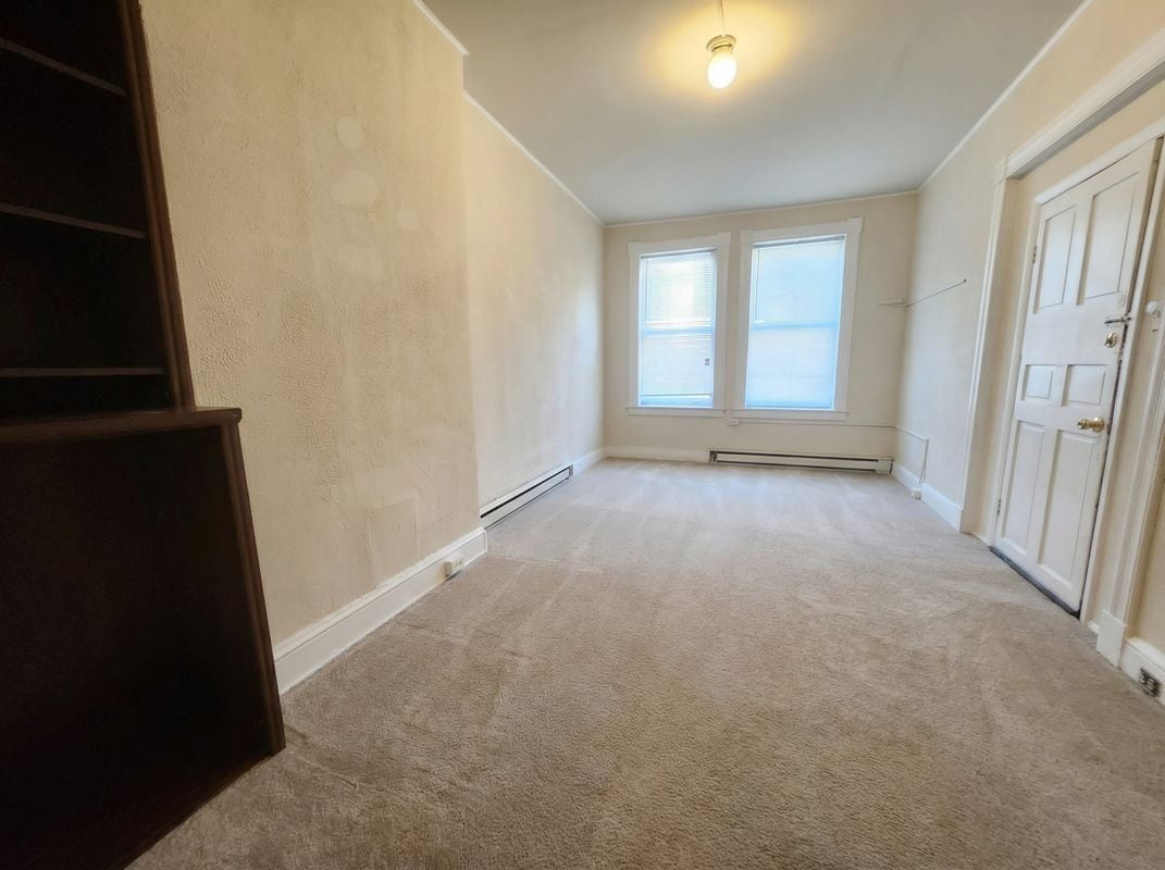 Building Photo - 304 E King St