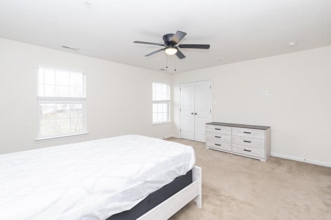 Building Photo - 1841 Graymount Way