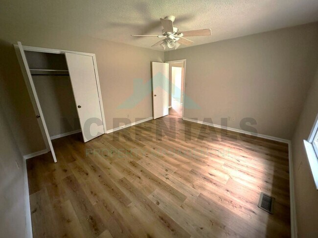 Building Photo - 663 Sunnybrook Rd