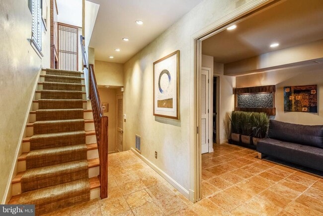 Building Photo - 317 S Union St