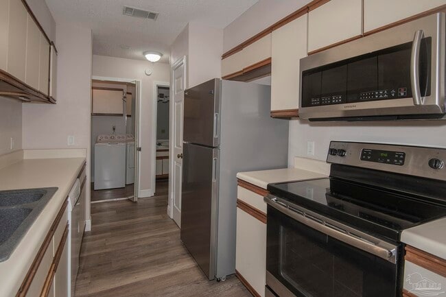 Building Photo - 5051 Grande Dr