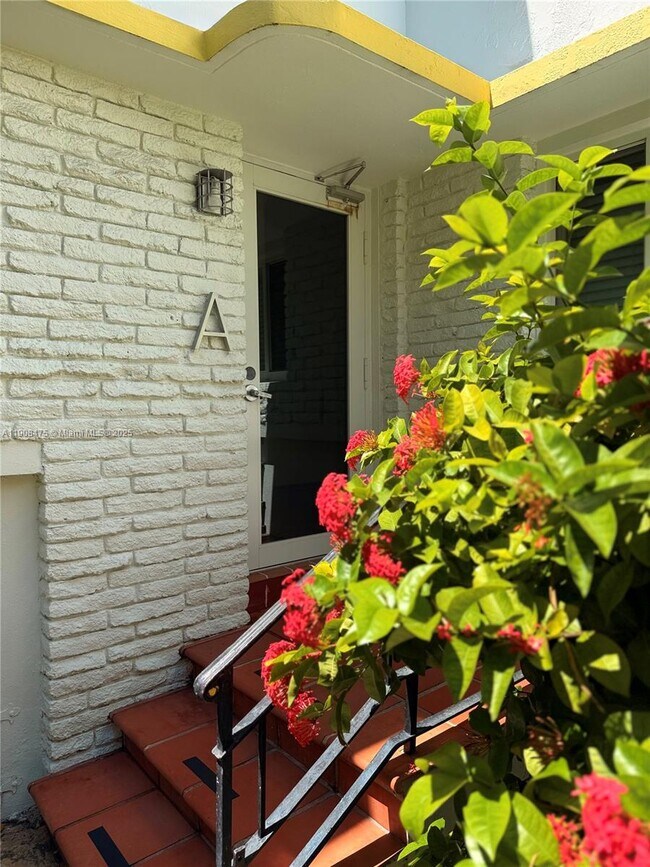 Building Photo - 6941 Bay Dr