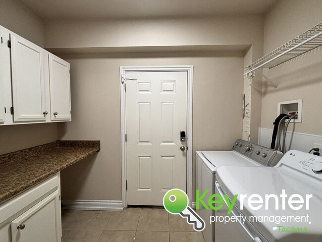 Building Photo - Spacious 5-Bedroom Home in Secluded Cul-De...