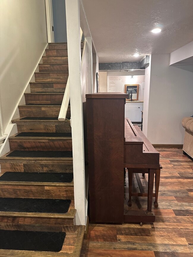 Building Photo - 5034 SW Vesta St