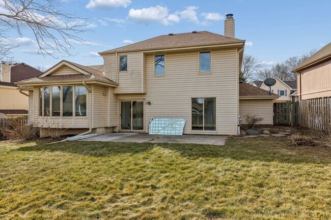 Building Photo - Spacious Northwest Omaha 3-Bedroom!!