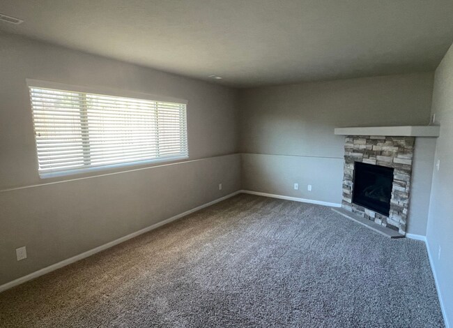 Building Photo - Beautiful 3 Bedroom In Whitetail Creek!!