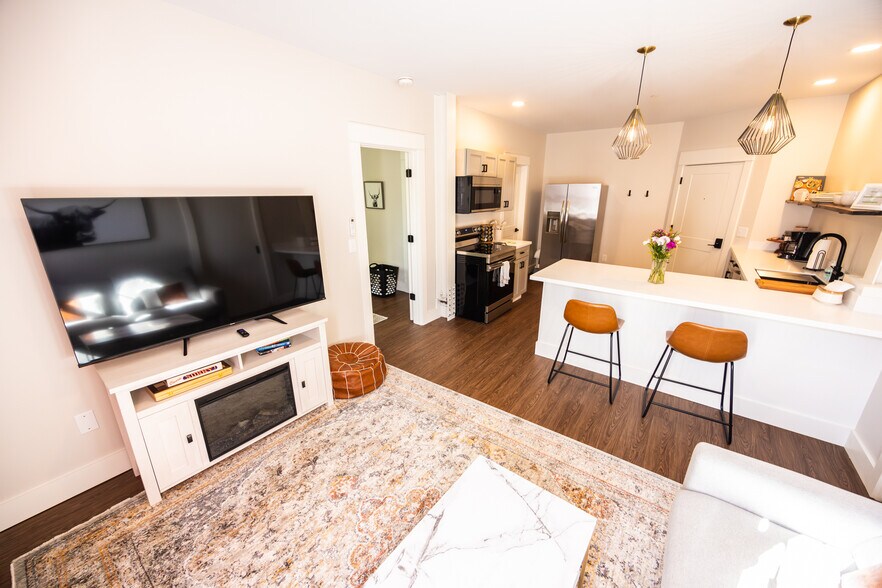 Primary Photo - 58 South St