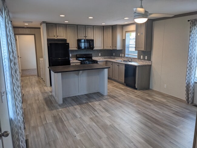 Primary Photo - 268 New Mexico