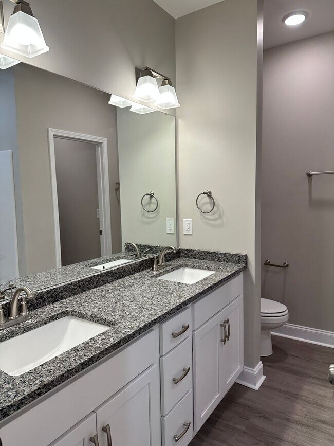 Building Photo - 2766 Cedrus Ave