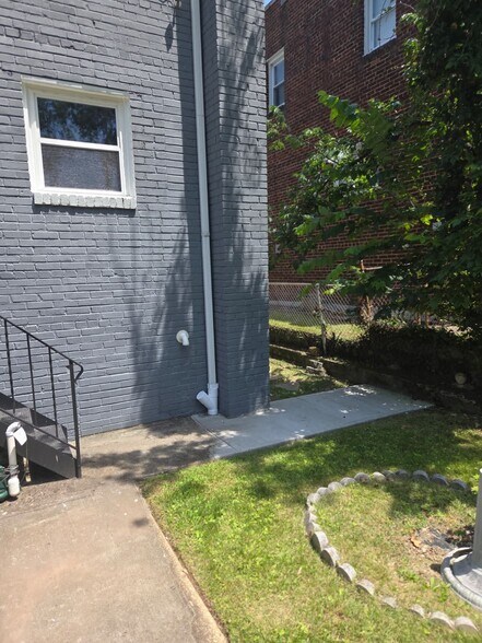 Building Photo - 47 54th St SE