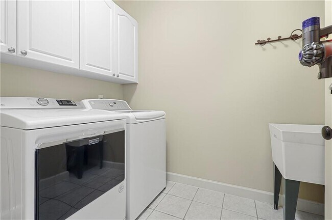 Building Photo - 2381 Oak Grove Meadows