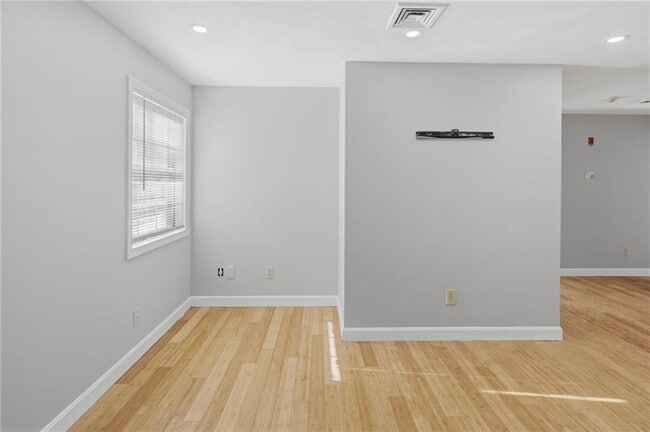 Building Photo - 18 Joseph St