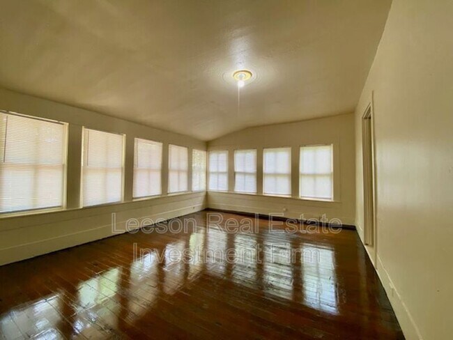 Building Photo - 2538 Emery St