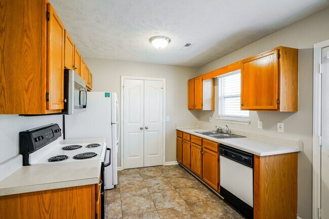 Building Photo - 114 Antler Dr