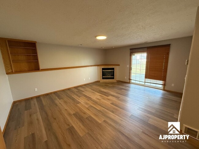 Building Photo - 911 S Colleen Ln