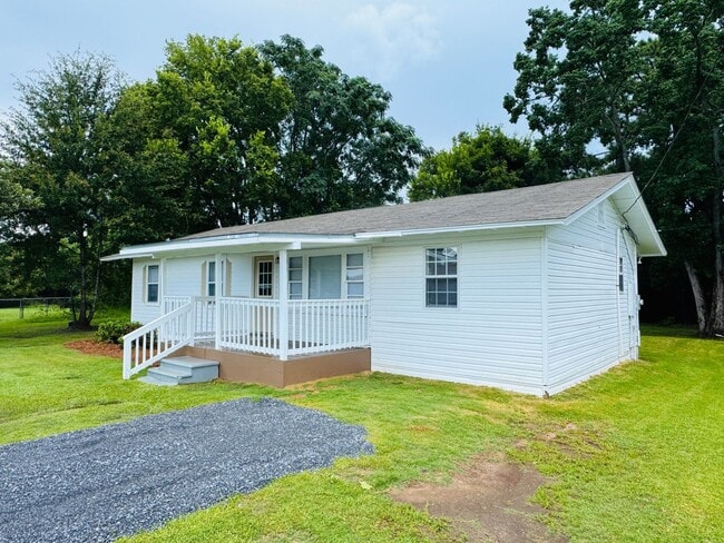 Building Photo - 4-Bedroom that has it all !