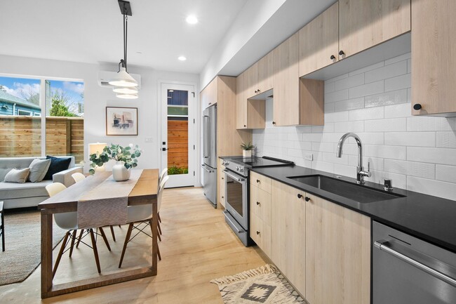 Building Photo - New Luxury Townhome in Seattle 2bed/2bath – Rooftop Deck, Pets OK