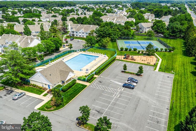 Building Photo - 706 Oswego Ct