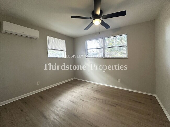 Building Photo - 1930 Park St