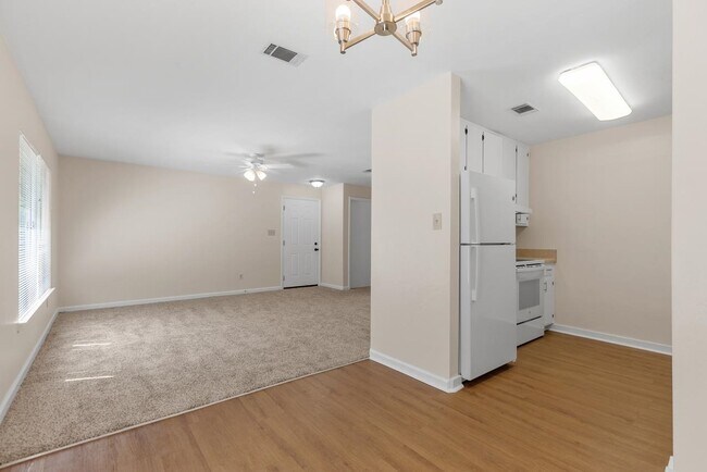 Building Photo - 2188 Claremont Ln