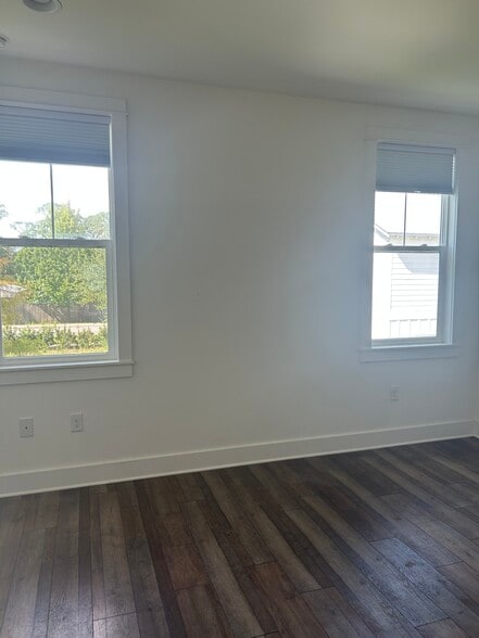Building Photo - 16 W Claycin Cv