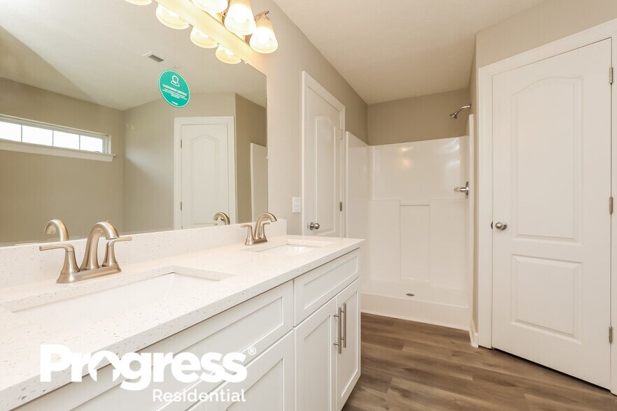 Building Photo - 3411 Belle Chase Dr
