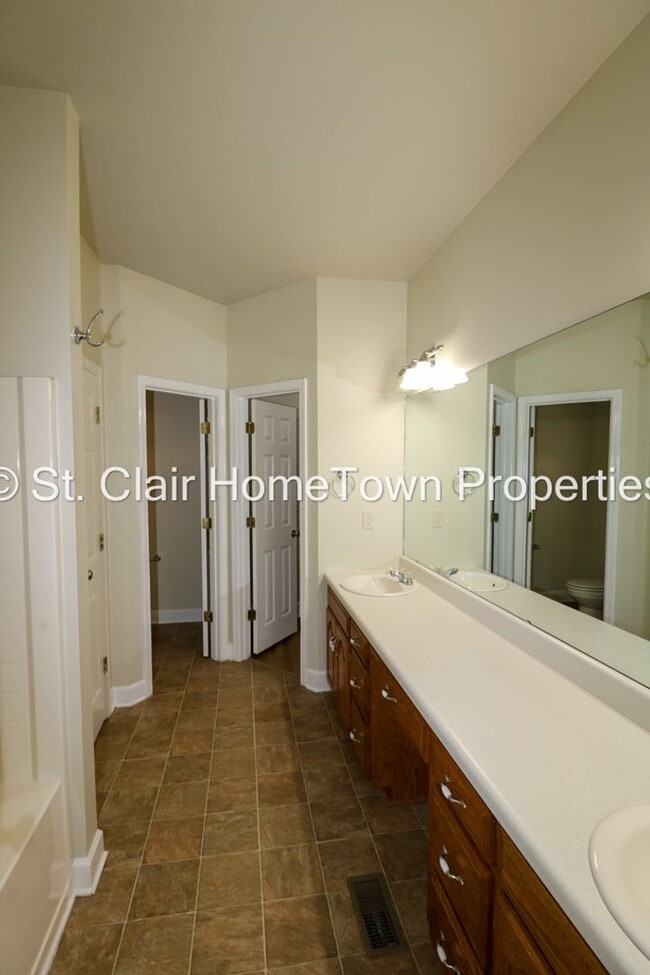 Building Photo - Great Family Home