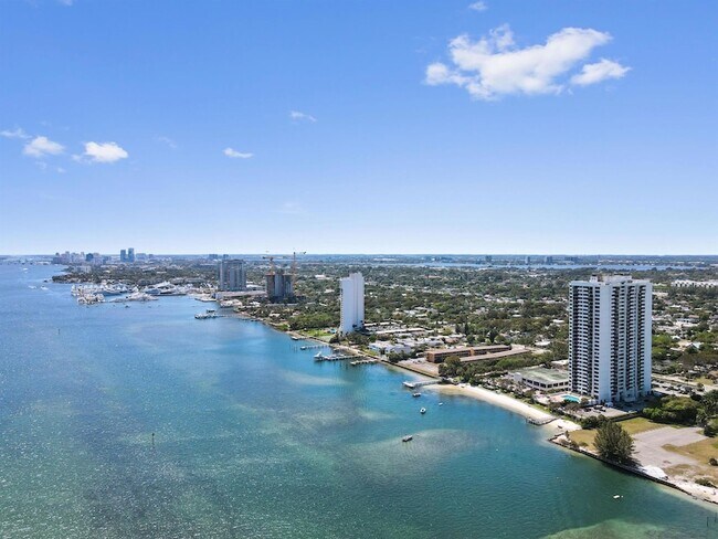 Building Photo - 5600 N Flagler Dr