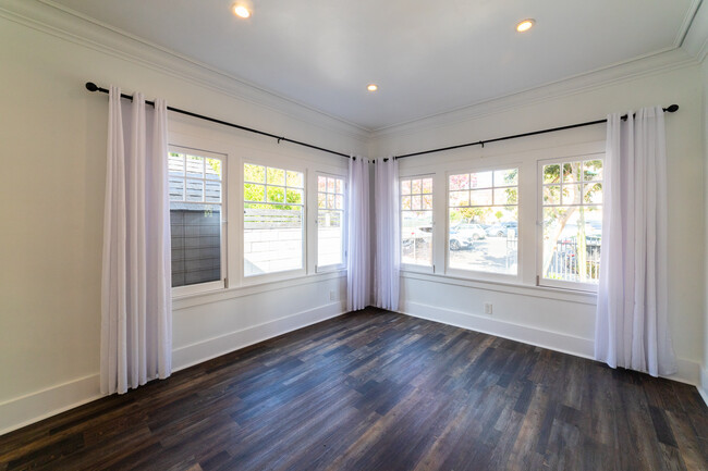 Building Photo - 321 Heliotrope Dr